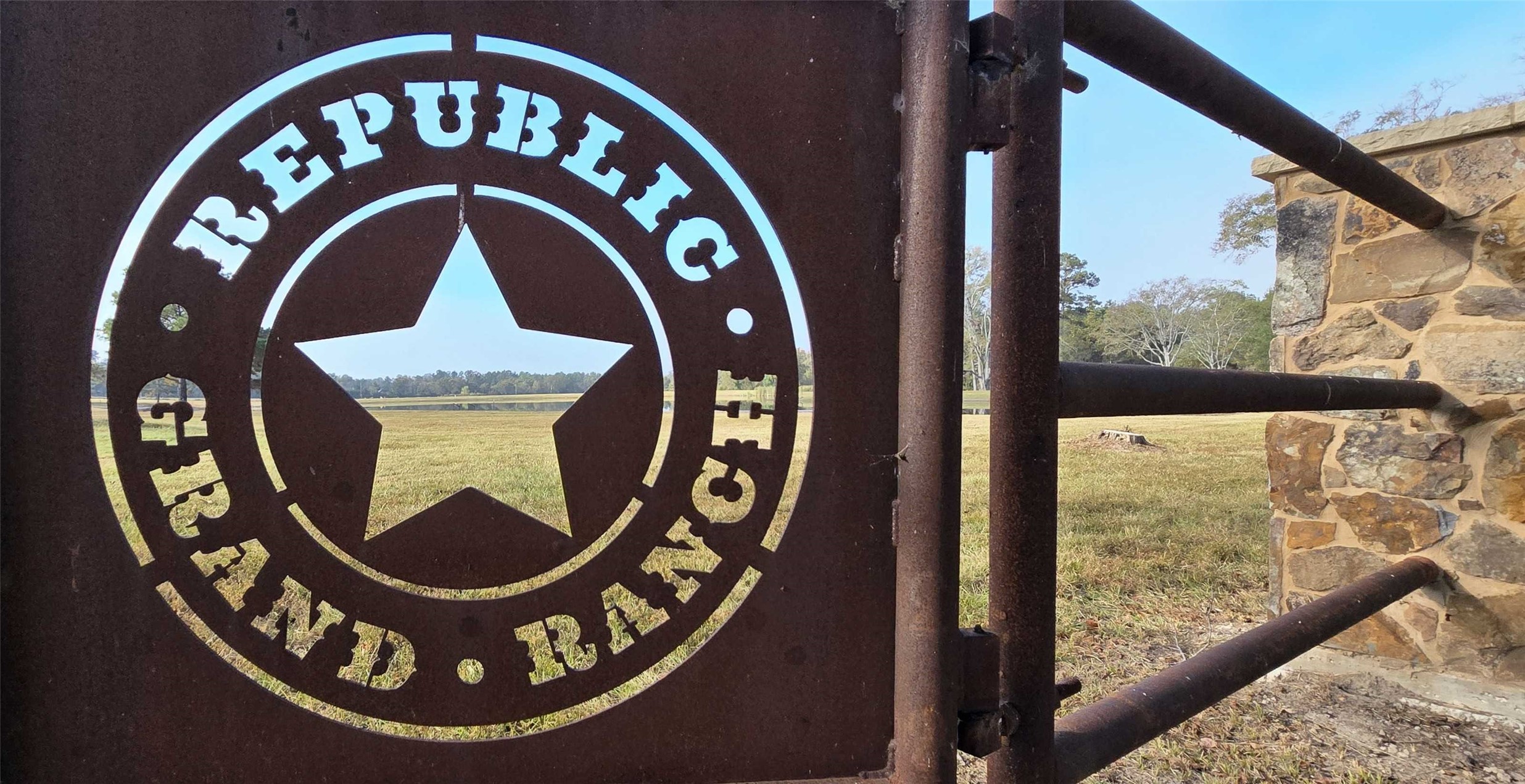 10699 Ruger Road Willis, TX 77378 - Photo 5 of 12 a view of entryway