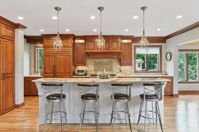 $1,850,000 | 17558 George Moran Drive, Eden Prairie, MN 55347
