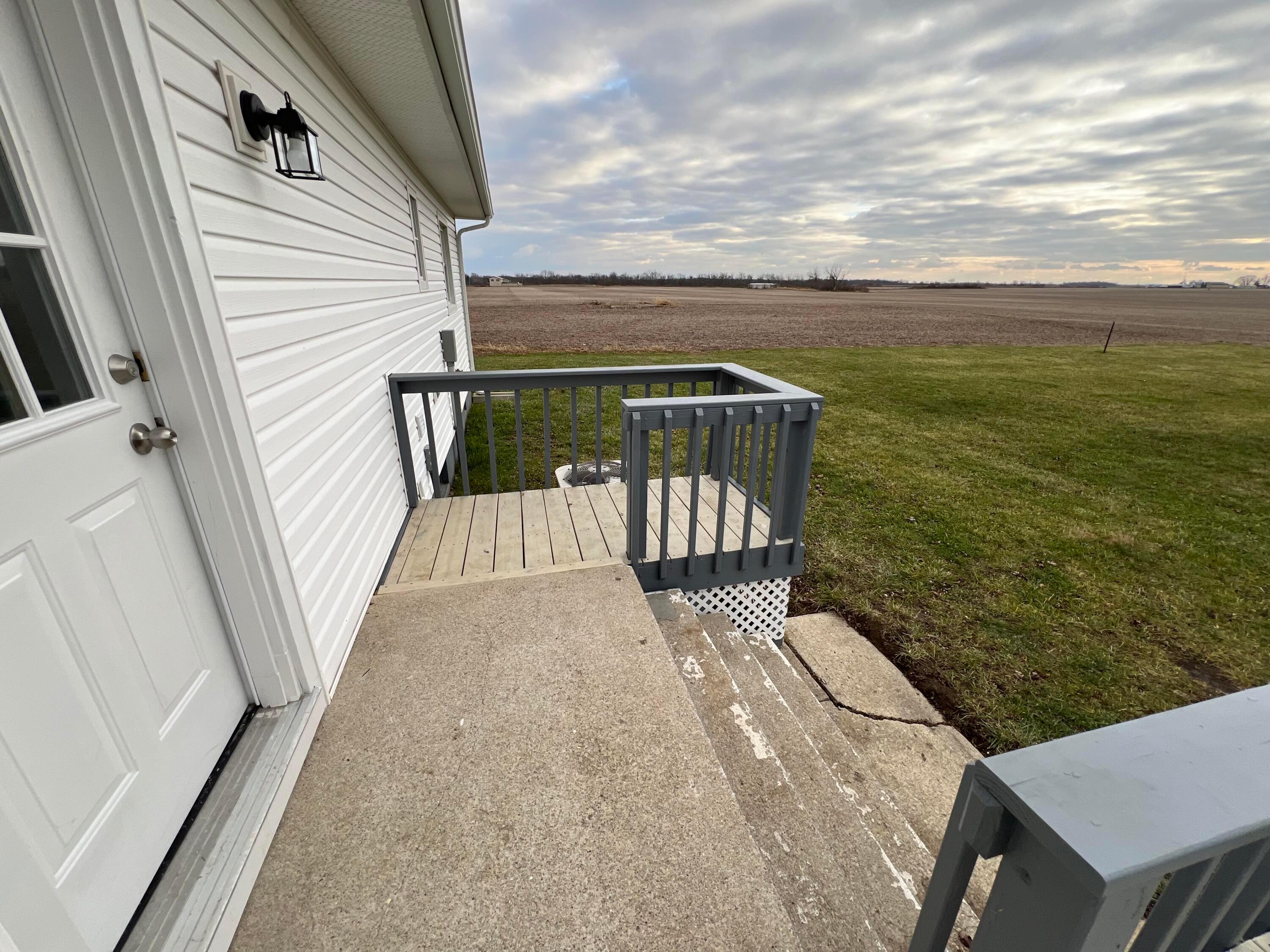 22555 State Rte 207 New Holland, OH 43145 - Photo 6 of 35 Small deck for grill