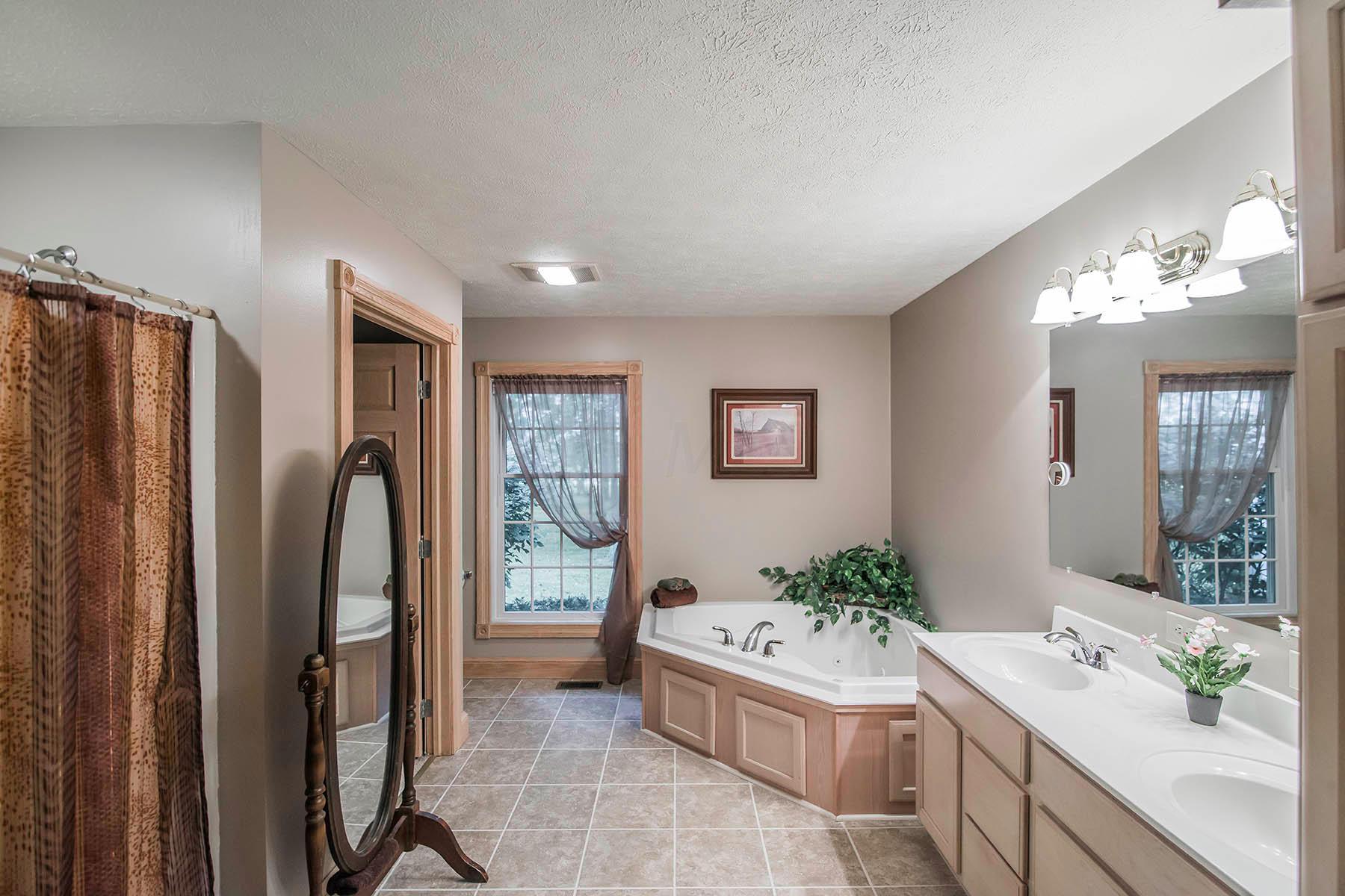 7891 Kilbourne Road Sunbury, OH 43074 - Photo 9 of 32 Gallery Image 9