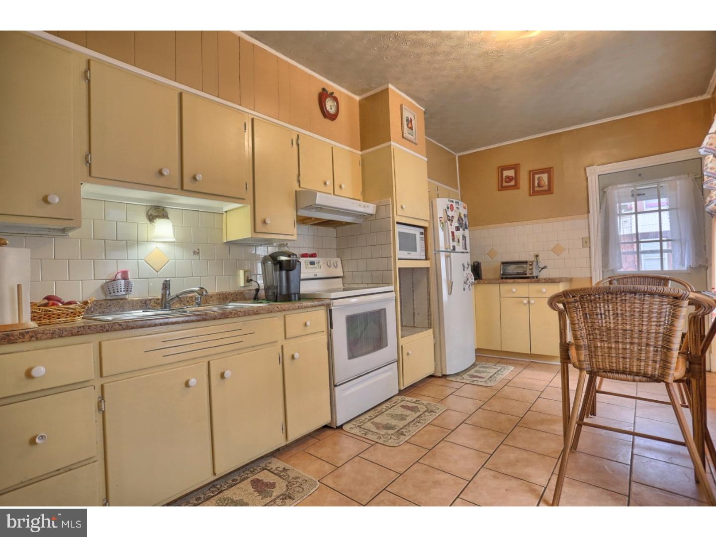 527 Perry Street Reading, PA 19601 - Photo 5 of 24 Gallery Image 5