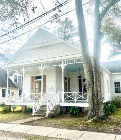 $2,300 | 303 East 20th Avenue, Covington, LA 70433