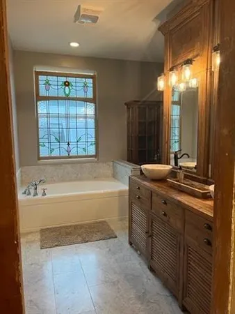 $2,300 | 303 East 20th Avenue, Covington, LA 70433