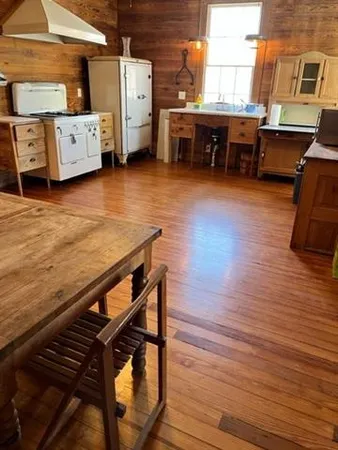 $2,300 | 303 East 20th Avenue, Covington, LA 70433