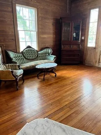 $2,300 | 303 East 20th Avenue, Covington, LA 70433