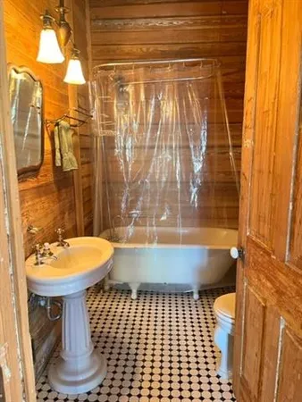 $2,300 | 303 East 20th Avenue, Covington, LA 70433