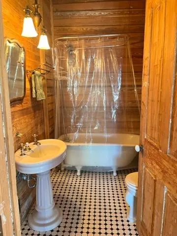 $2,300 | 303 East 20th Avenue, Covington, LA 70433