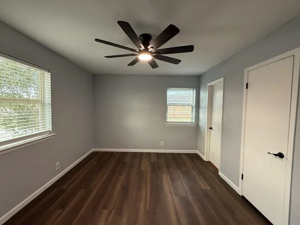 a view of empty room with ceiling fan