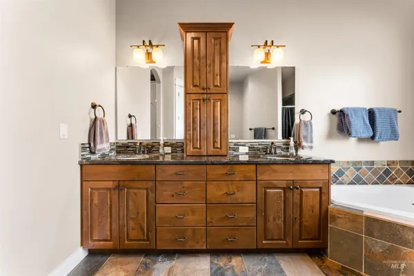 $1,175,000 | 8020 Upland Drive, Nampa, ID 83686