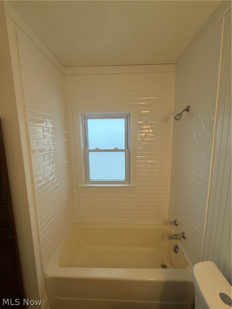 3612 Riverside Avenue Cleveland, OH 44109 - Photo 18 of 22 Bathtub with white subway tile surround and a frosted window