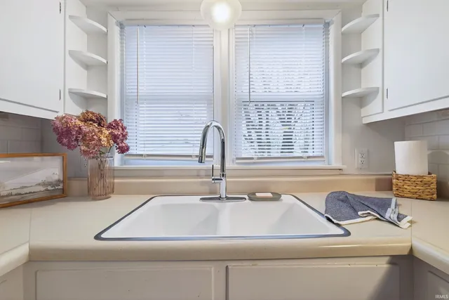 $1,900 | 201 West Church Lane, Bloomington, IN 47403