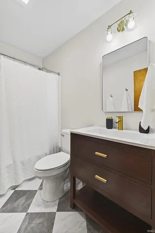 $1,900 | 201 West Church Lane, Bloomington, IN 47403