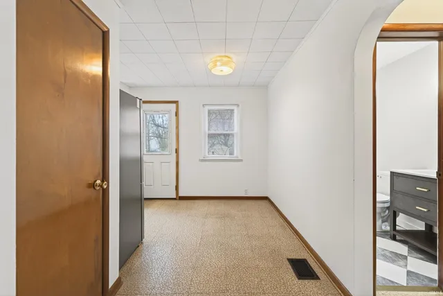 $1,900 | 201 West Church Lane, Bloomington, IN 47403