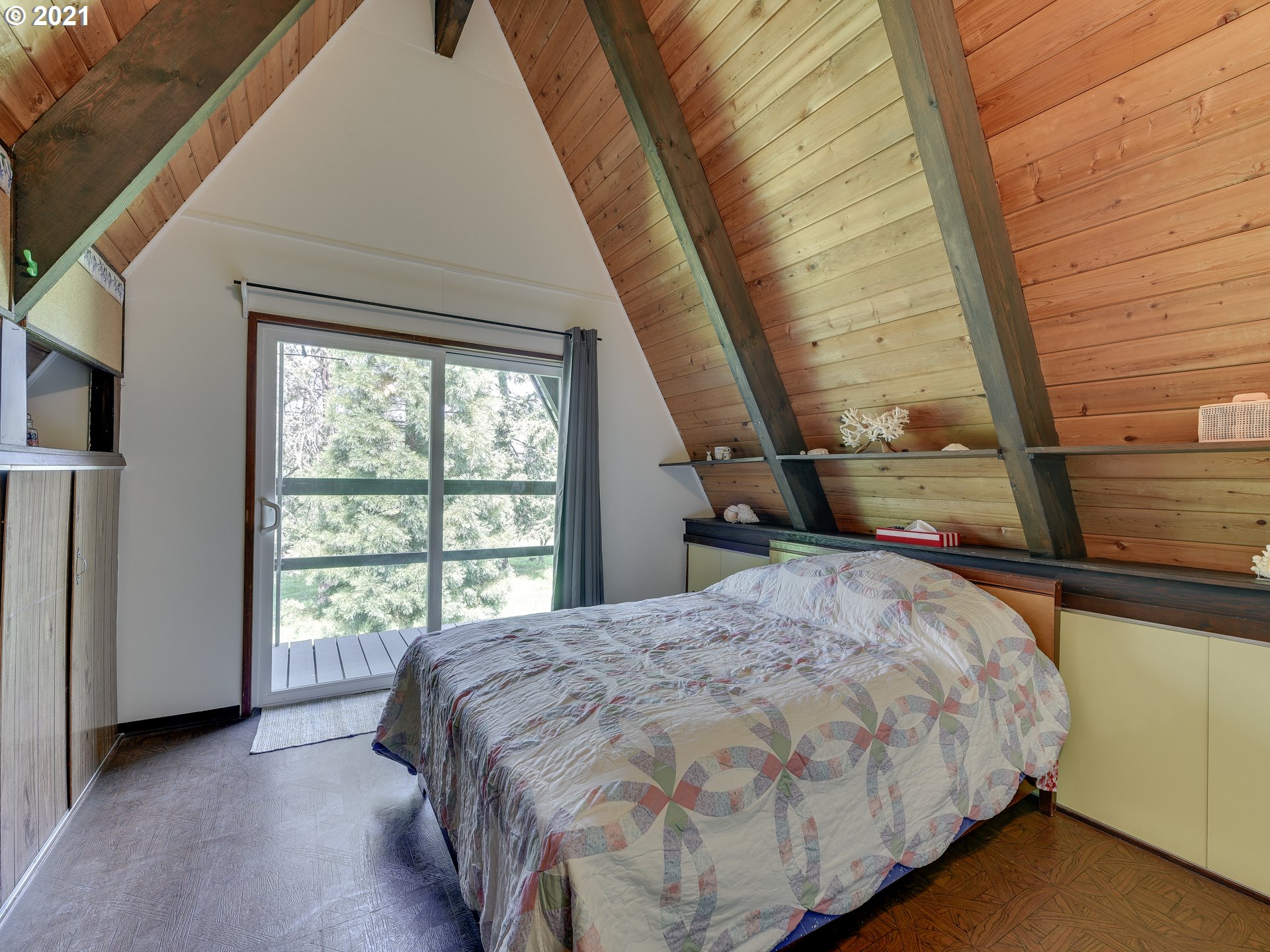 24125 Southeast Howlett Road Eagle Creek, OR 97022 - Photo 15 of 32 Gallery Image 15