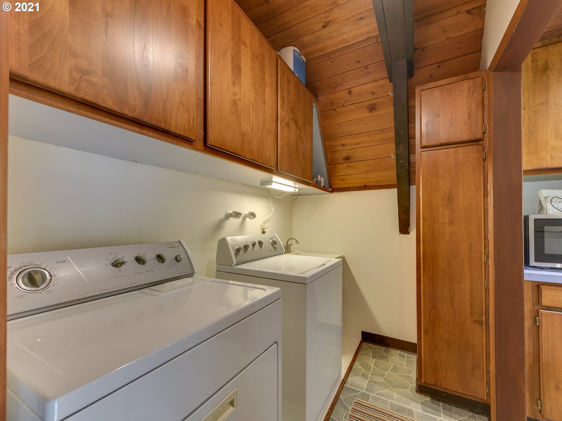 24125 Southeast Howlett Road Eagle Creek, OR 97022 - Photo 6 of 32 Gallery Image 6