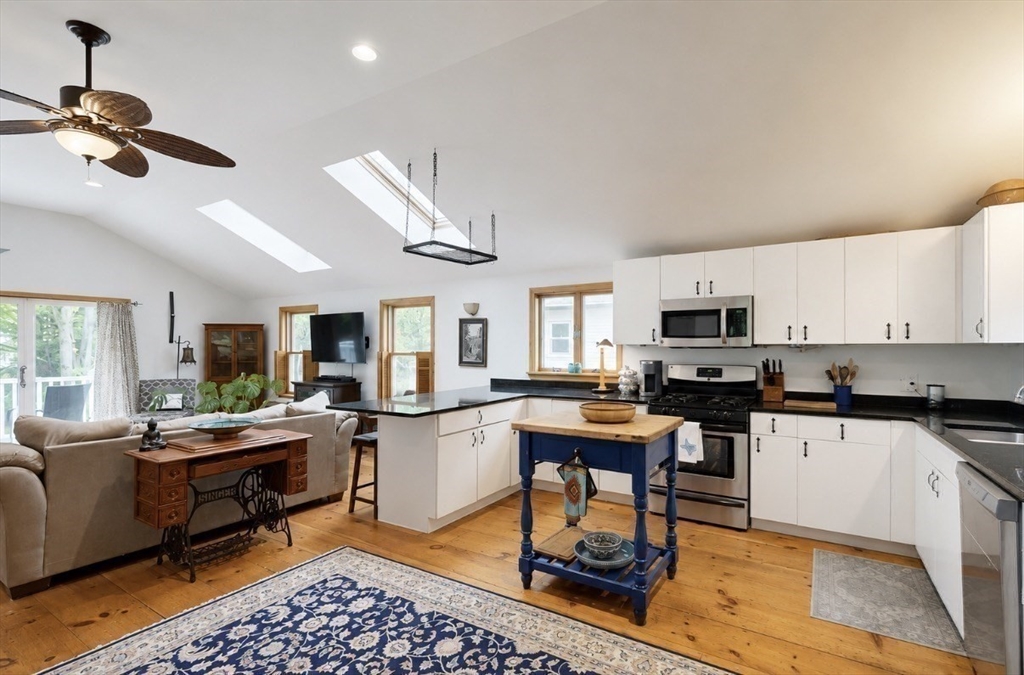42 Water Street Northampton, MA 01053 - Photo 12 of 35