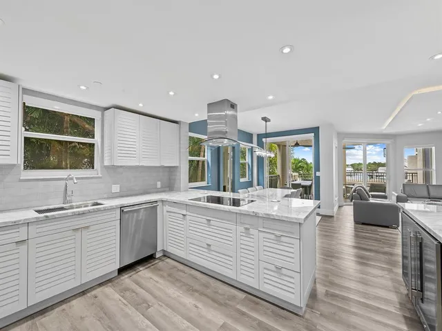 $9,900 | 1050 Seminole Drive, Unit 2A, Fort Lauderdale, FL 33304