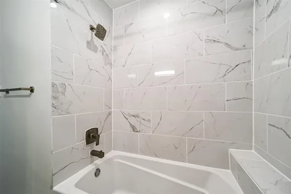 $1,595 | 2235 Welch Street, Houston, TX 77019
