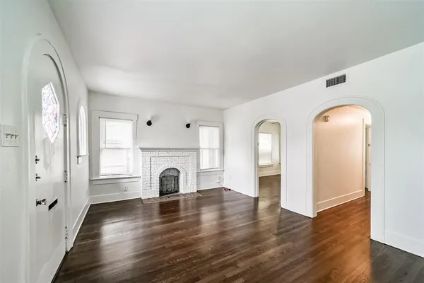 $1,595 | 2235 Welch Street, Houston, TX 77019