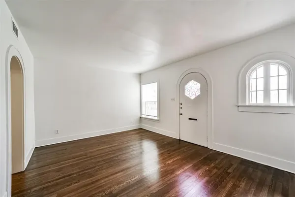 $1,595 | 2235 Welch Street, Houston, TX 77019