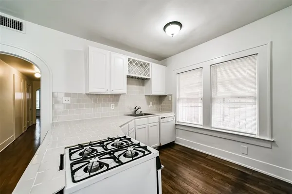 $1,595 | 2235 Welch Street, Houston, TX 77019