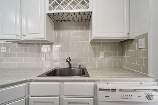 $1,595 | 2235 Welch Street, Houston, TX 77019