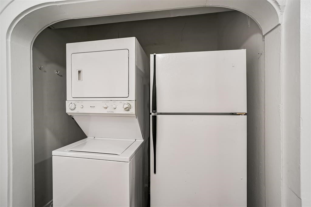 2235 Welch Street Houston, TX 77019 - Photo 10 of 18 a utility room with dryer and washer