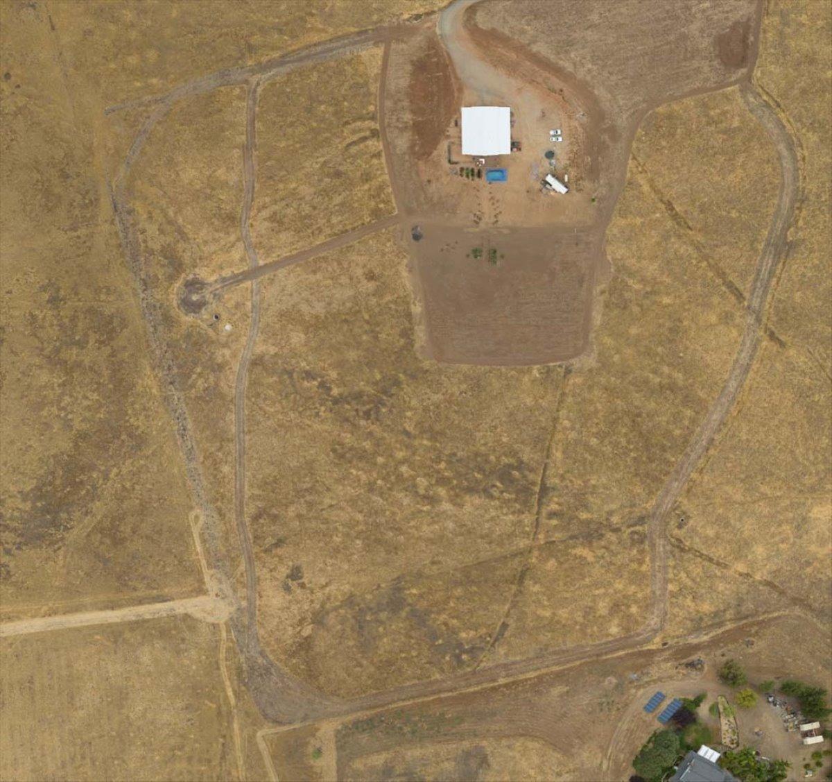 22654 Cobblestone Lane Sanger, CA 93657 - Photo 16 of 64 a bathroom with a shower