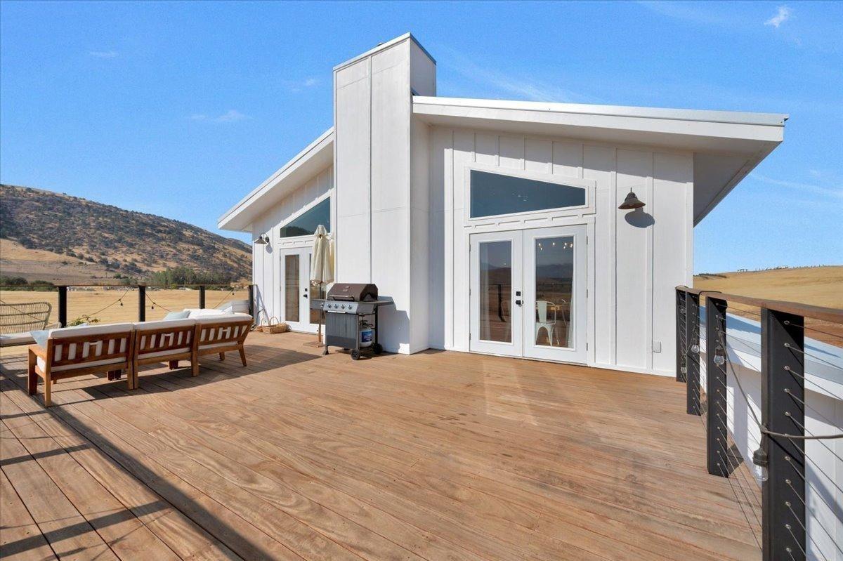 22654 Cobblestone Lane Sanger, CA 93657 - Photo 45 of 64 a view of a house with sitting area