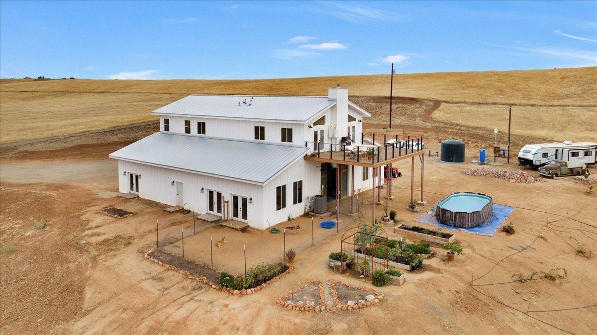 22654 Cobblestone Lane Sanger, CA 93657 - Photo 8 of 64 a view of a terrace with a ocean view