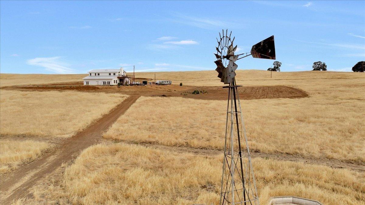 22654 Cobblestone Lane Sanger, CA 93657 - Photo 9 of 64