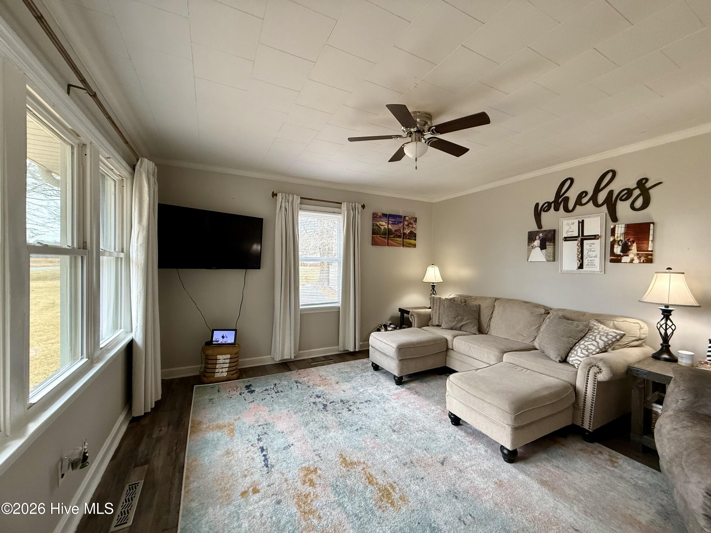1105 Cowin Road Williamston, NC 27892 - Photo 17 of 59 Living Room