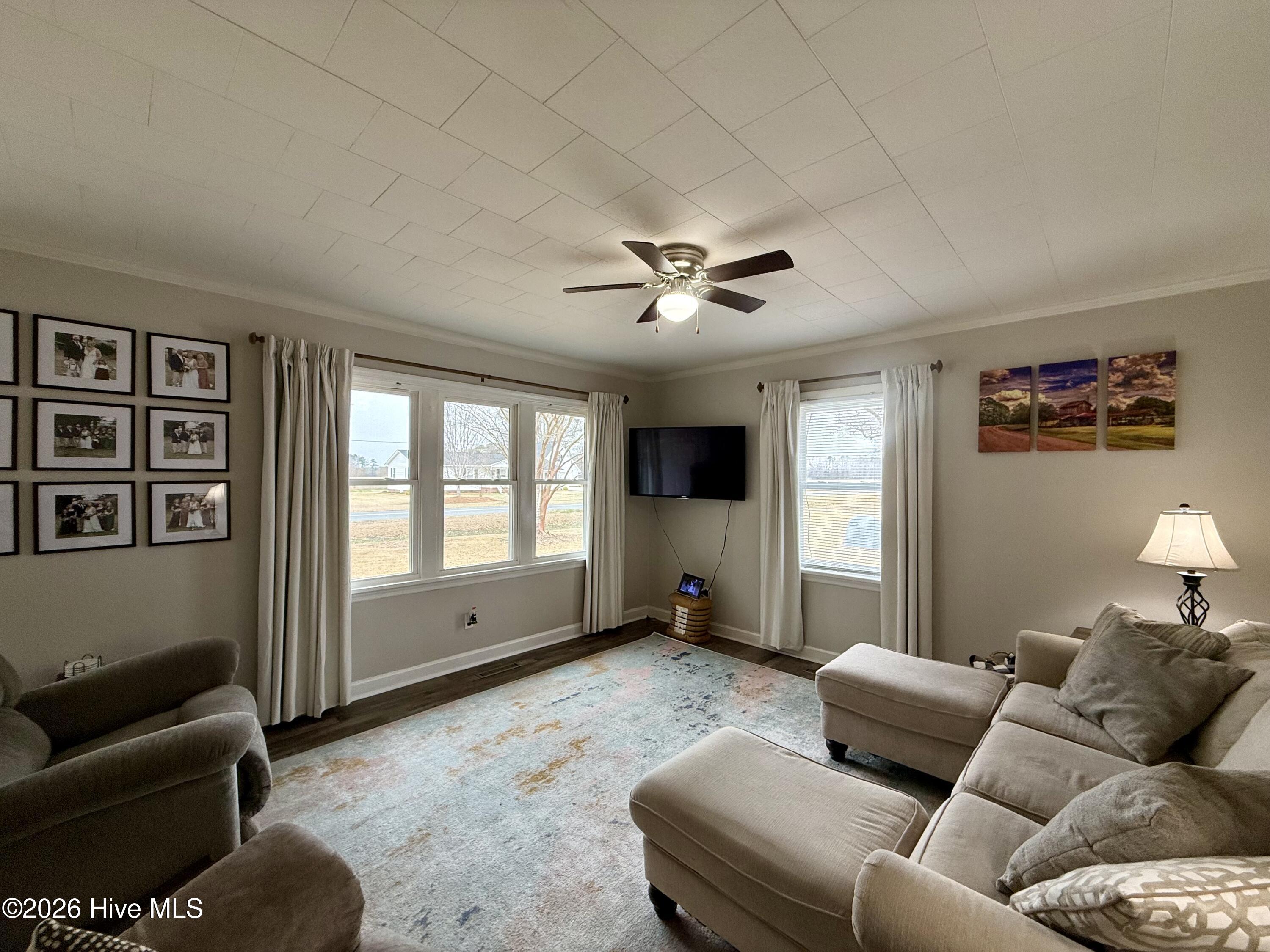 1105 Cowin Road Williamston, NC 27892 - Photo 19 of 59 Living Room