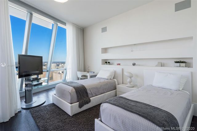 $4,100,000 | 17121 Collins Avenue, Unit 4605, Sunny Isles Beach, FL 33160