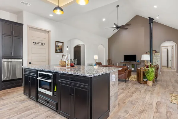 $894,800 | 128 Strada Luca, Florence, TX 76527
