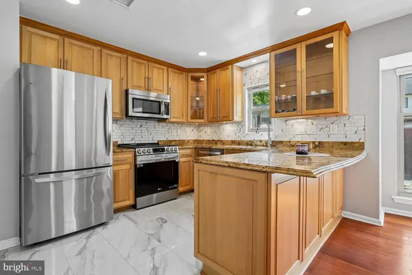 $3,850 | 6608 Westbury Oaks Court, Springfield, VA 22152