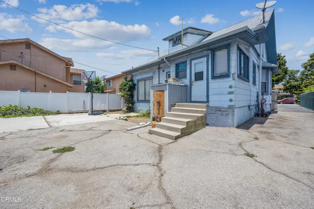 $935,000 | 1318 East Garfield Avenue, Glendale, CA 91205