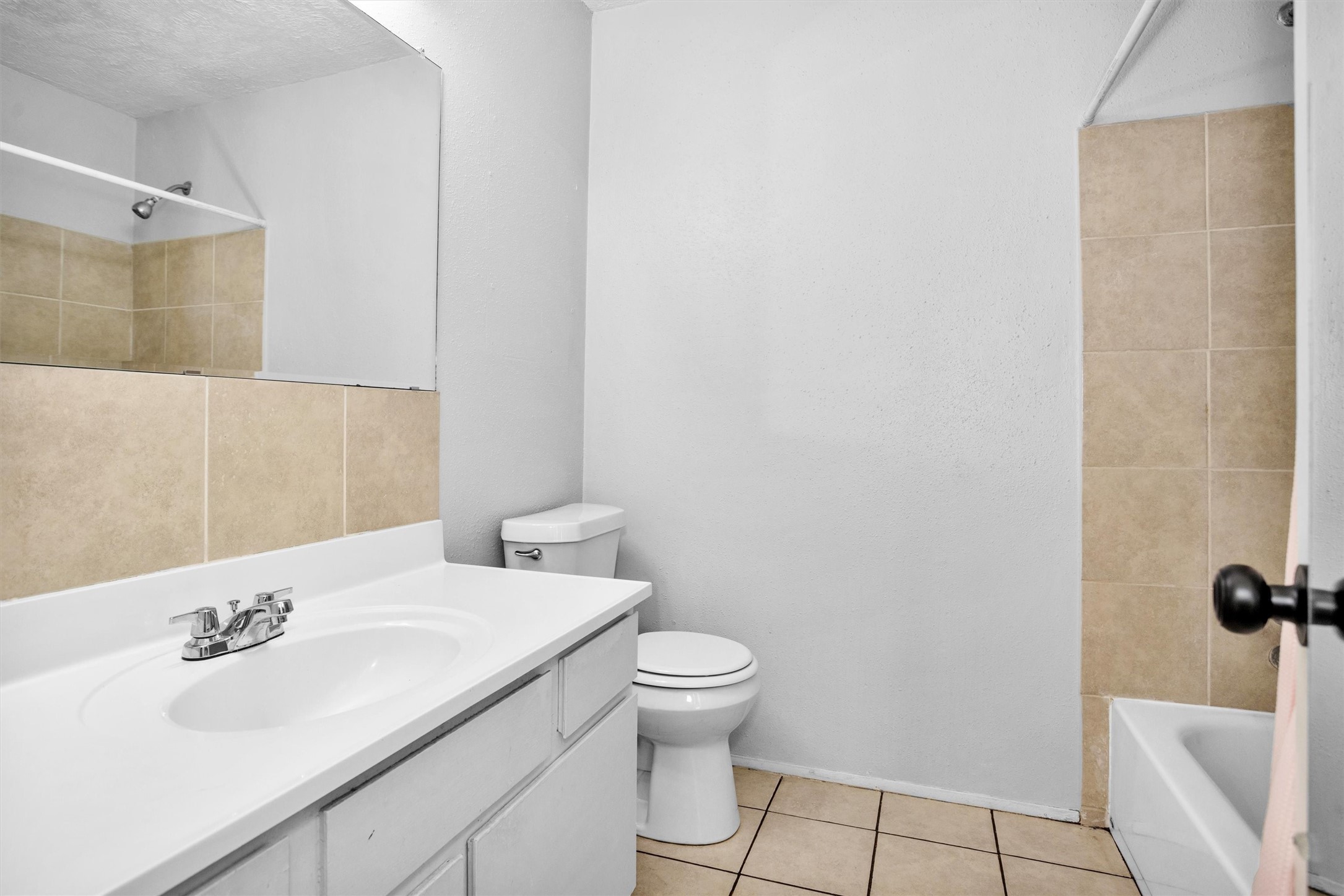 9541 Clanton Street Houston, TX 77080 - Photo 31 of 44 a bathroom with a sink toilet and tub
