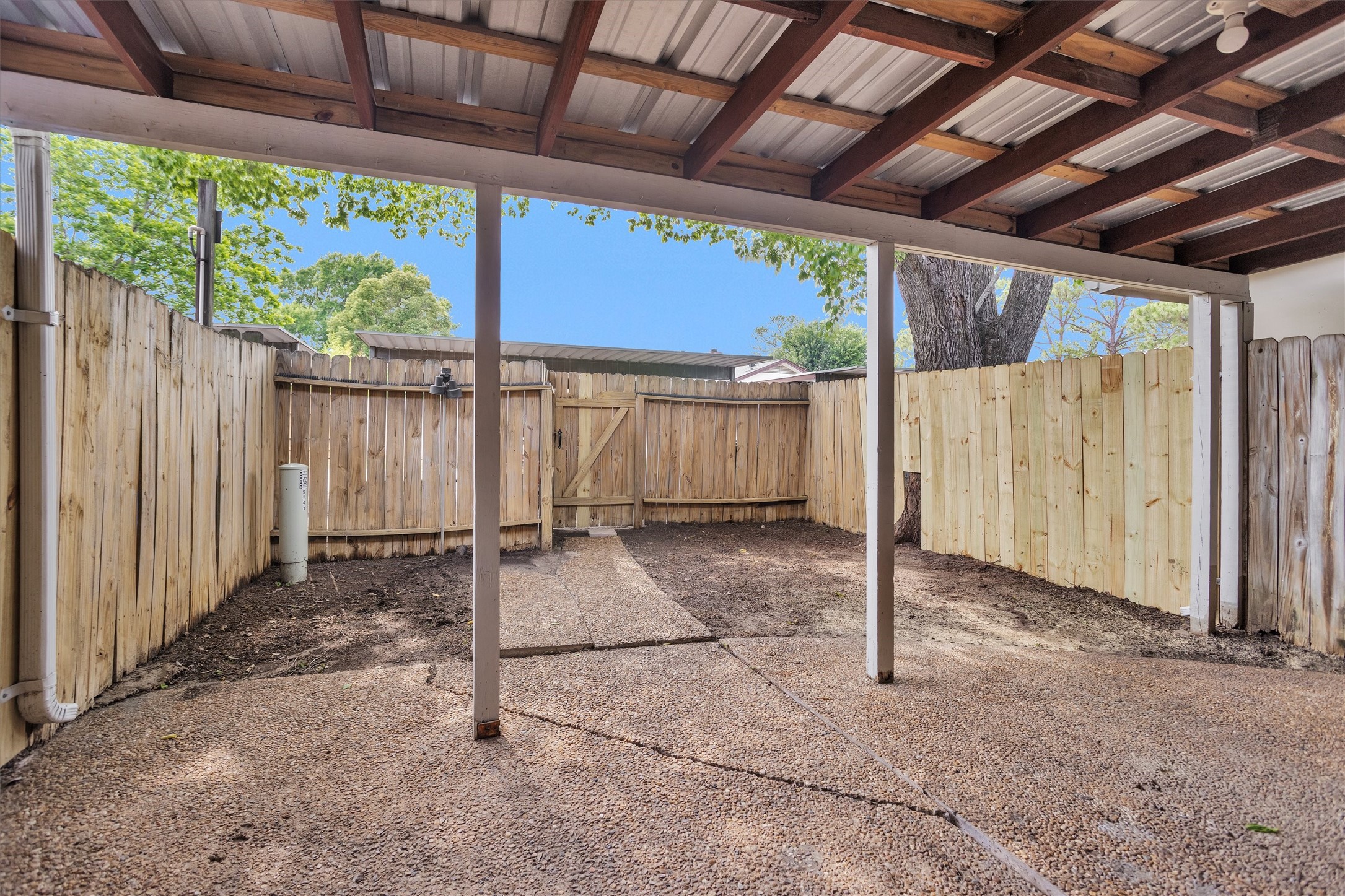 9541 Clanton Street Houston, TX 77080 - Photo 40 of 44 a view of a backyard