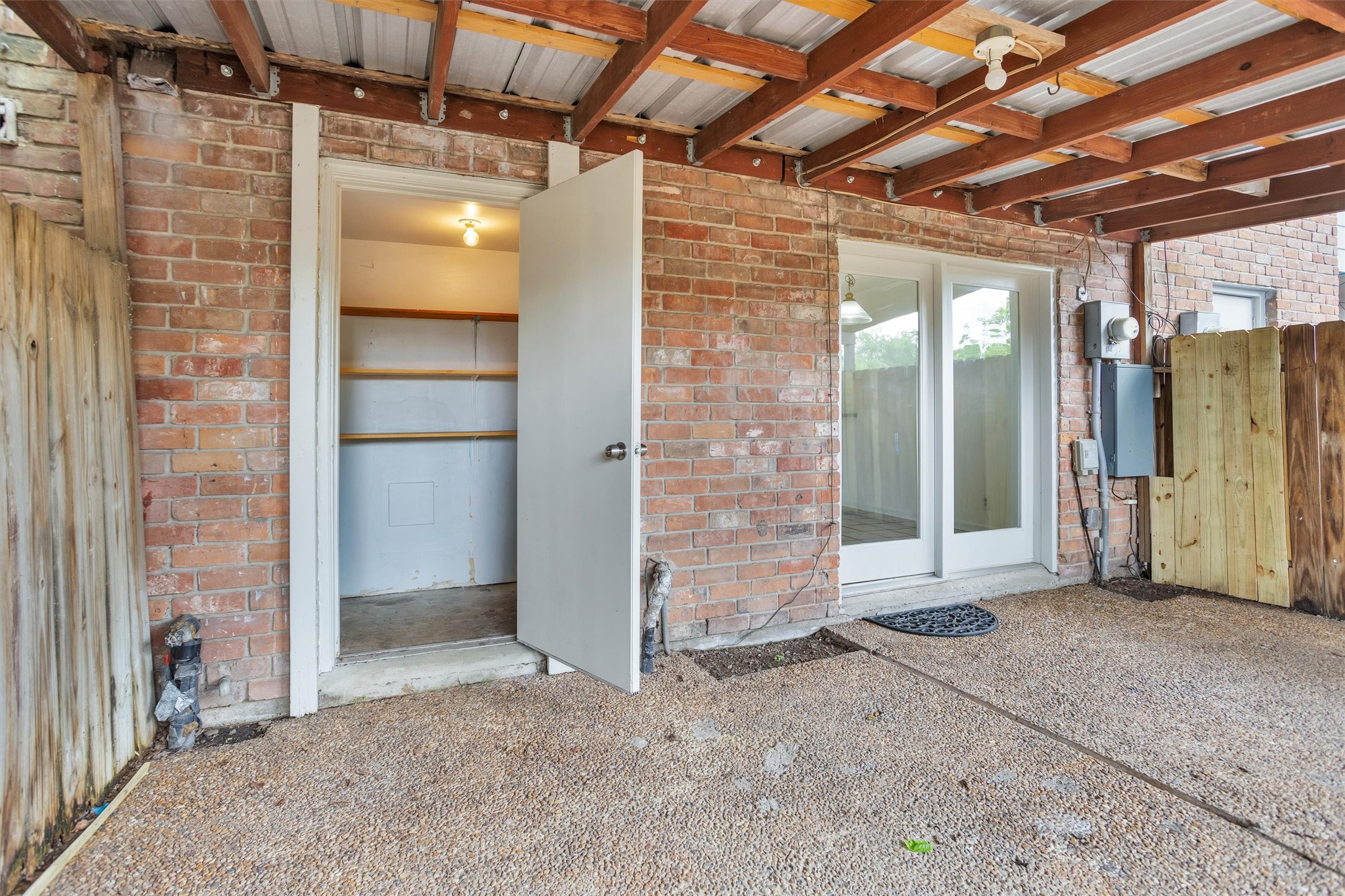 9541 Clanton Street Houston, TX 77080 - Photo 42 of 44 a view of empty room with windows