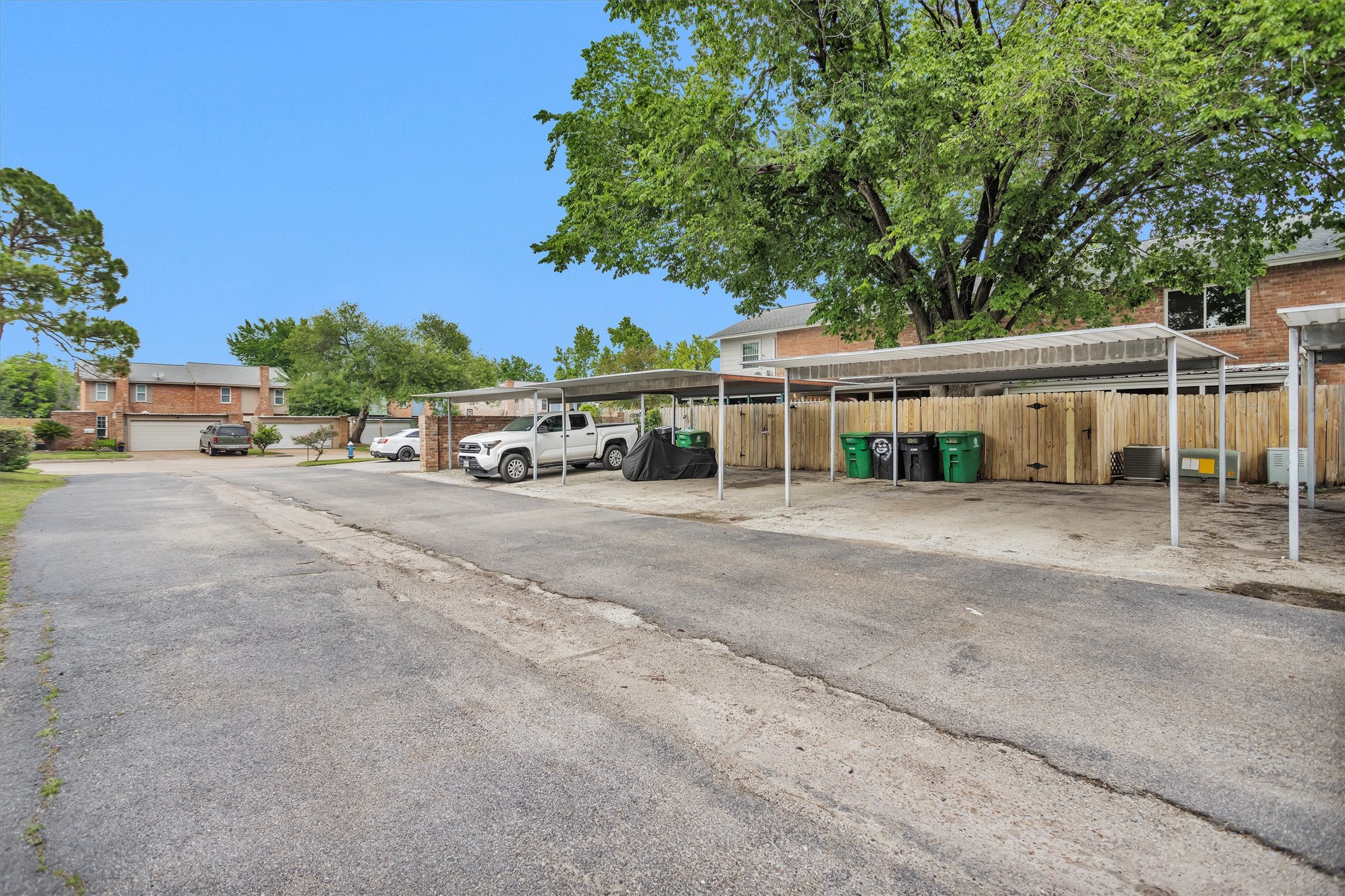 9541 Clanton Street Houston, TX 77080 - Photo 44 of 44 front view of a house with a street