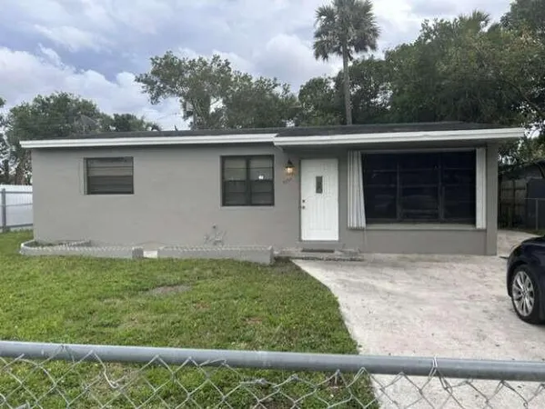 $399,999 | 3370 Northwest 8th Place, Lauderhill, FL 33311