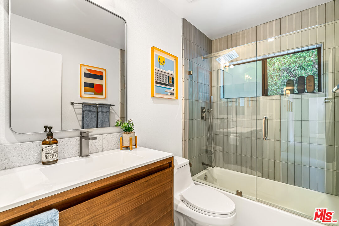 544 North Tercero Circle Palm Springs, CA 92262 - Photo 35 of 75 a bathroom with a sink a toilet and shower