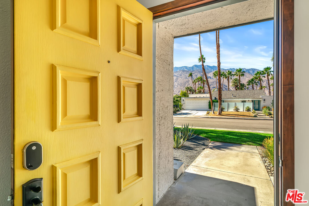 544 North Tercero Circle Palm Springs, CA 92262 - Photo 9 of 75