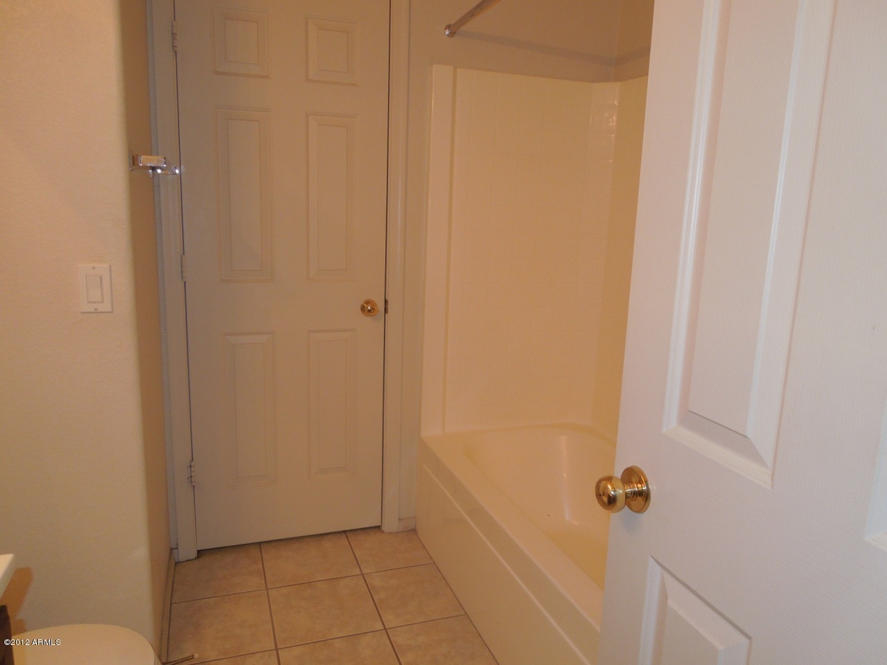 2417 West Romley Road Phoenix, AZ 85041 - Photo 21 of 24 Guest Bathroom