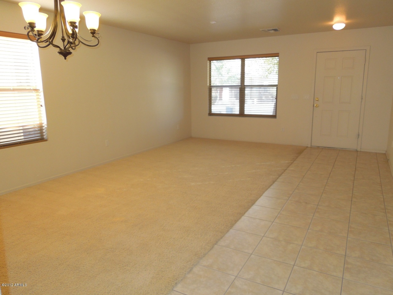 2417 West Romley Road Phoenix, AZ 85041 - Photo 5 of 24 Living Room