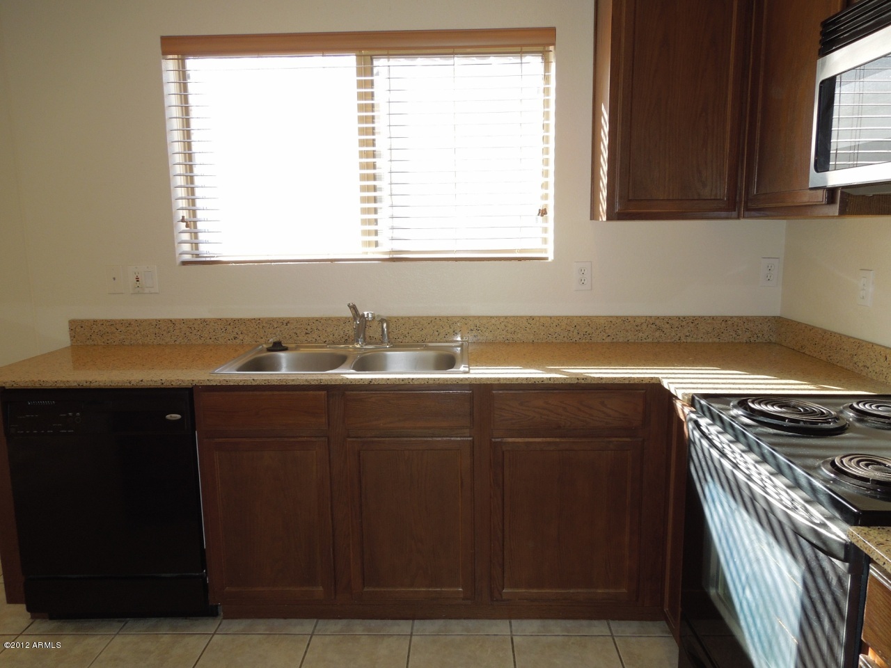 2417 West Romley Road Phoenix, AZ 85041 - Photo 10 of 24 Kitchen
