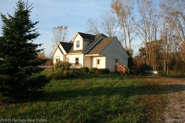 582 Elliott Road Fowlerville, MI 48836 - Photo 4 of 20 Front/Side