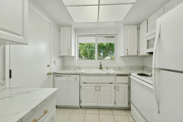 $215,000 | 331 Tequesta Drive, Unit 224, Tequesta, FL 33469