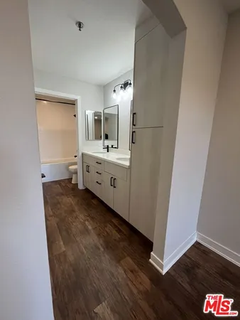$3,782 | 7660 Beverly Boulevard, Unit 408, Los Angeles, CA 90036